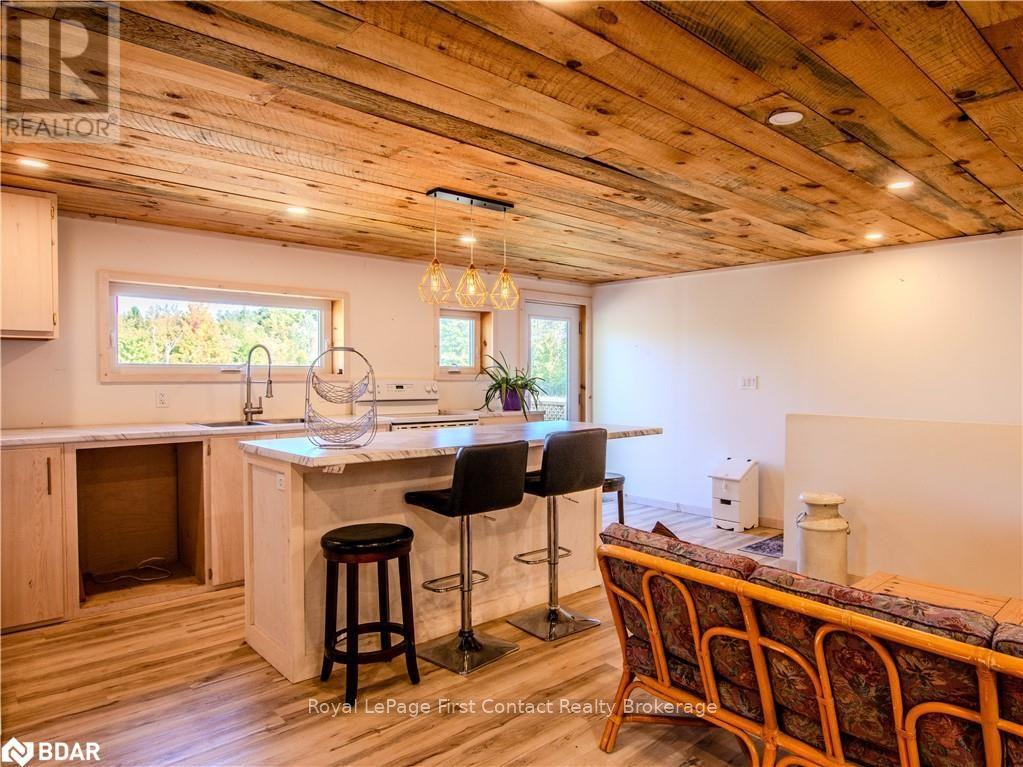 2041 Flos Rd Four Road W, Springwater, Ontario  L0L 2K0 - Photo 38 - S12623022