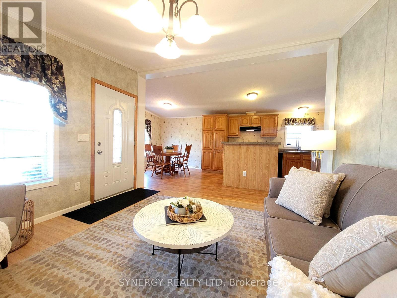 461 Richard Crescent, Strathroy-Caradoc, Ontario  N7G 0C5 - Photo 5 - X12213606