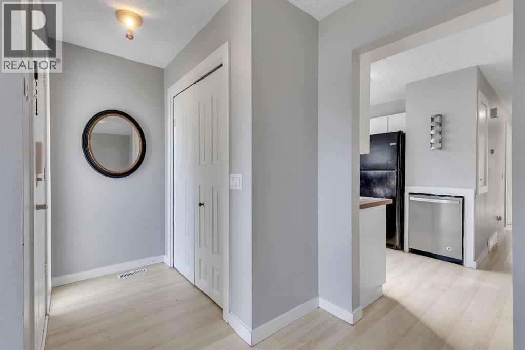 164 Deerview Way Se, Calgary, Alberta  T2J 6K3 - Photo 3 - A2263459