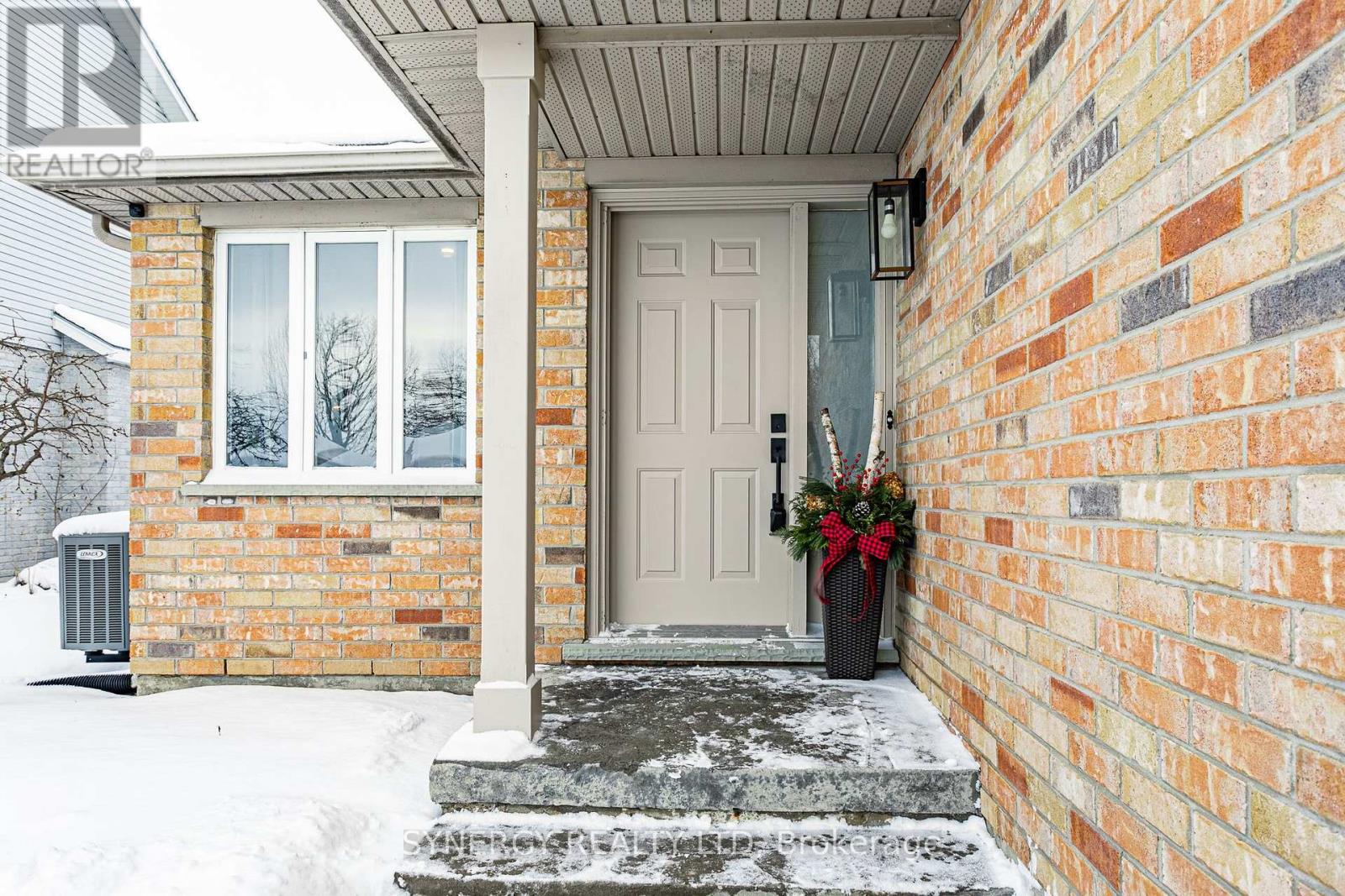 29 Juniper Crescent, Strathroy-Caradoc, Ontario  N7G 4G4 - Photo 3 - X12629124