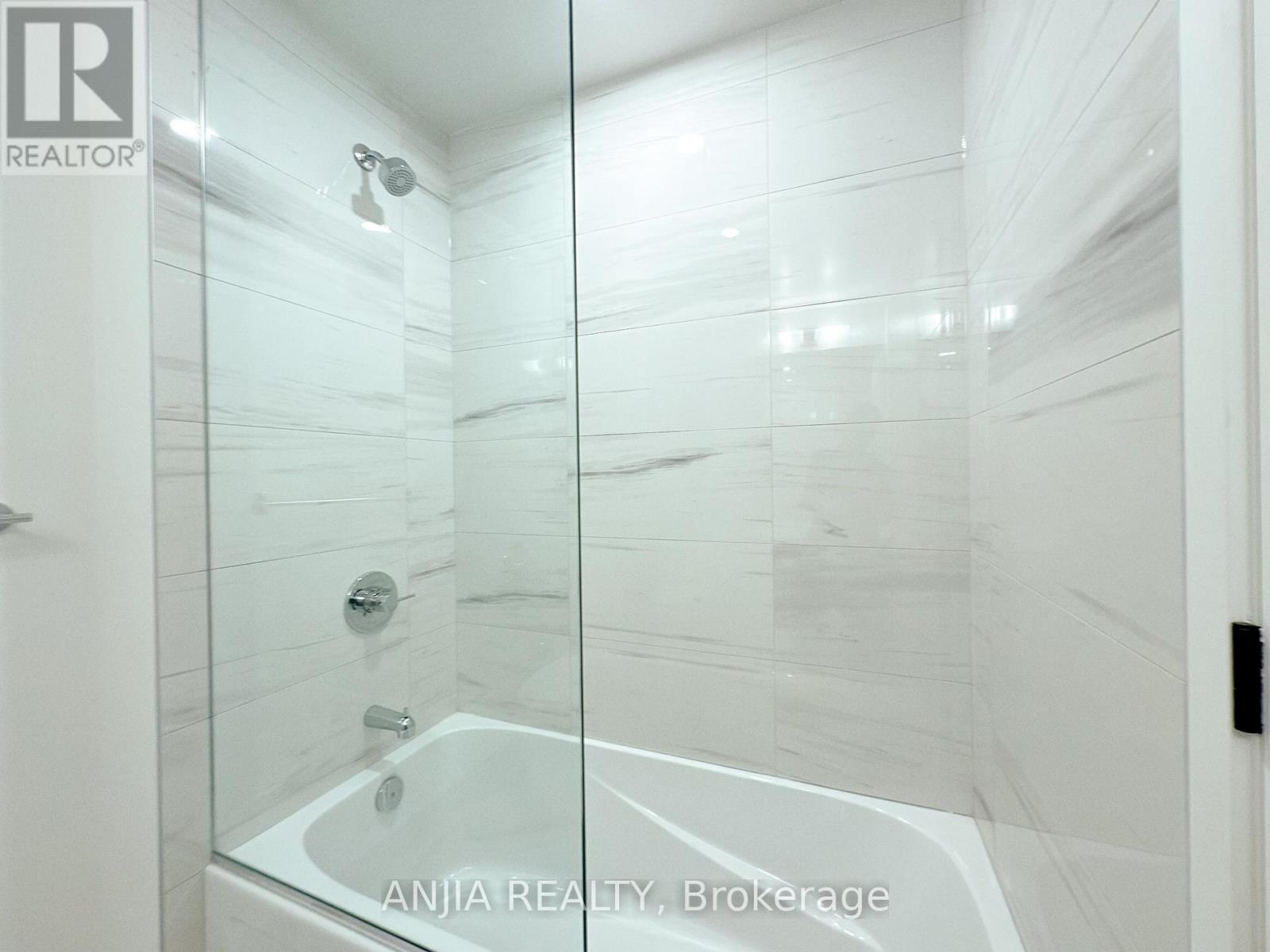 4205 - 8 Interchange Way, Vaughan, Ontario  L4K 0R2 - Photo 8 - N12629140