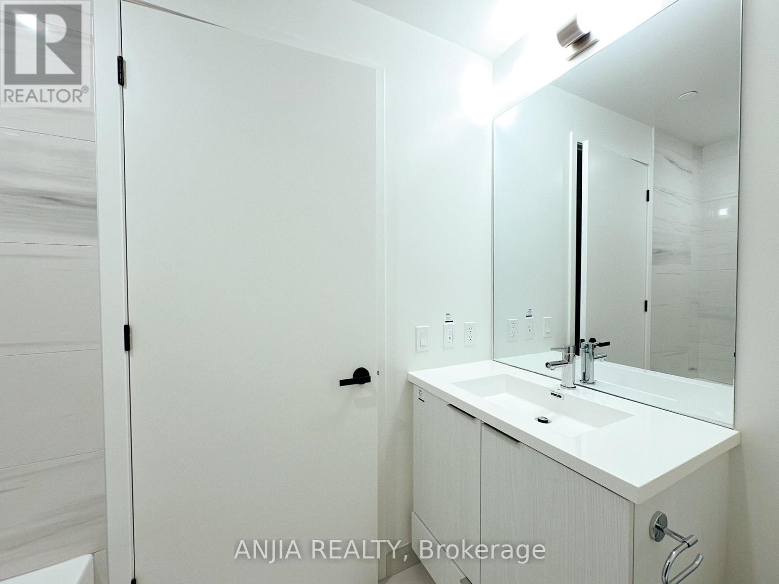 4205 - 8 Interchange Way, Vaughan, Ontario  L4K 0R2 - Photo 9 - N12629140