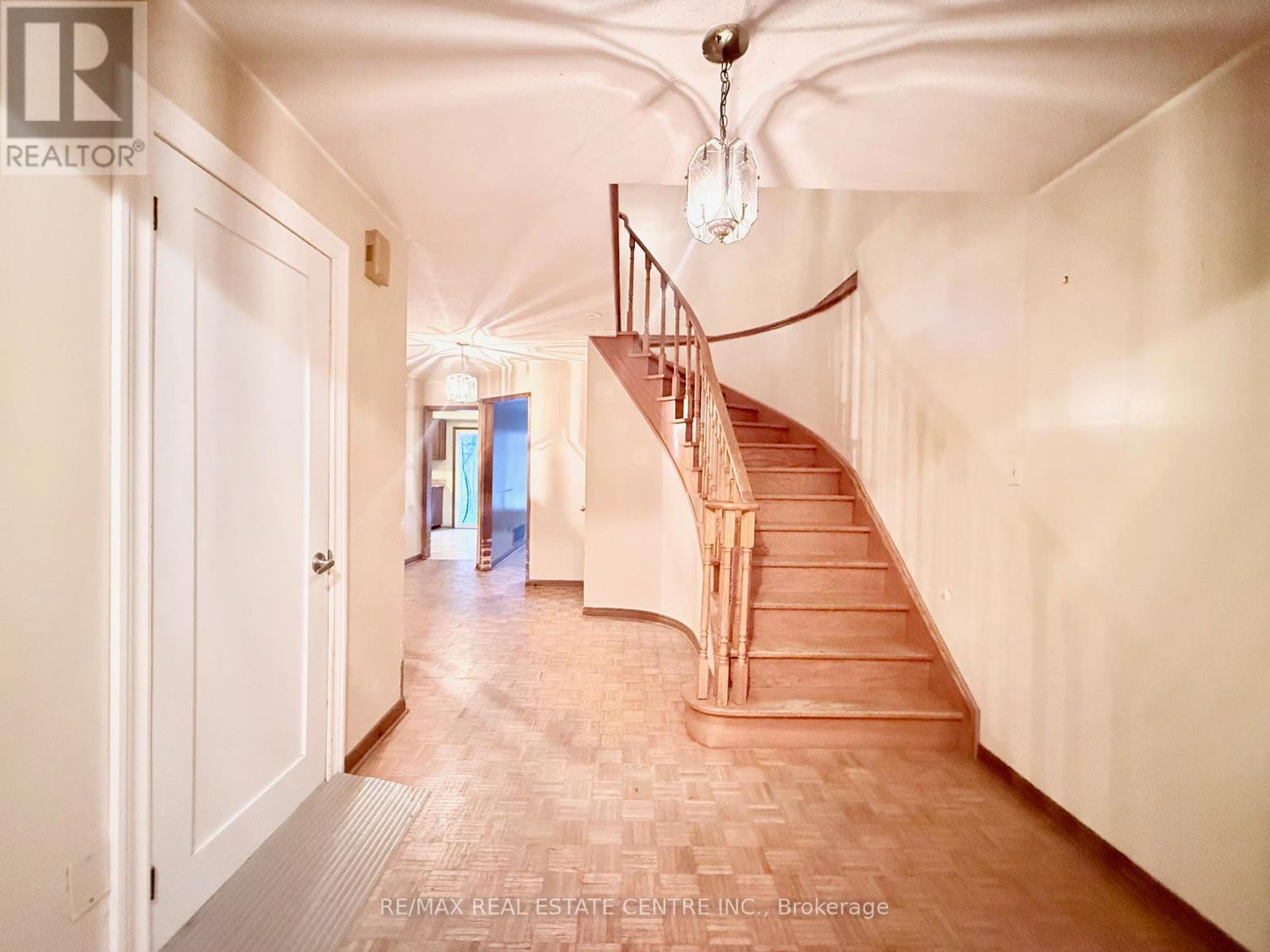 320 Brownridge Drive, Vaughan, Ontario  L4J 5X1 - Photo 3 - N12629144