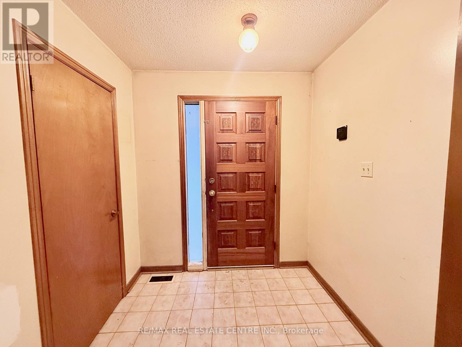 320 Brownridge Drive, Vaughan, Ontario  L4J 5X1 - Photo 4 - N12629144