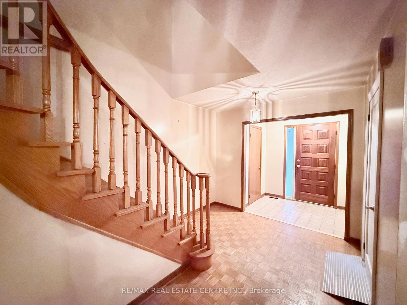 320 Brownridge Drive, Vaughan, Ontario  L4J 5X1 - Photo 5 - N12629144