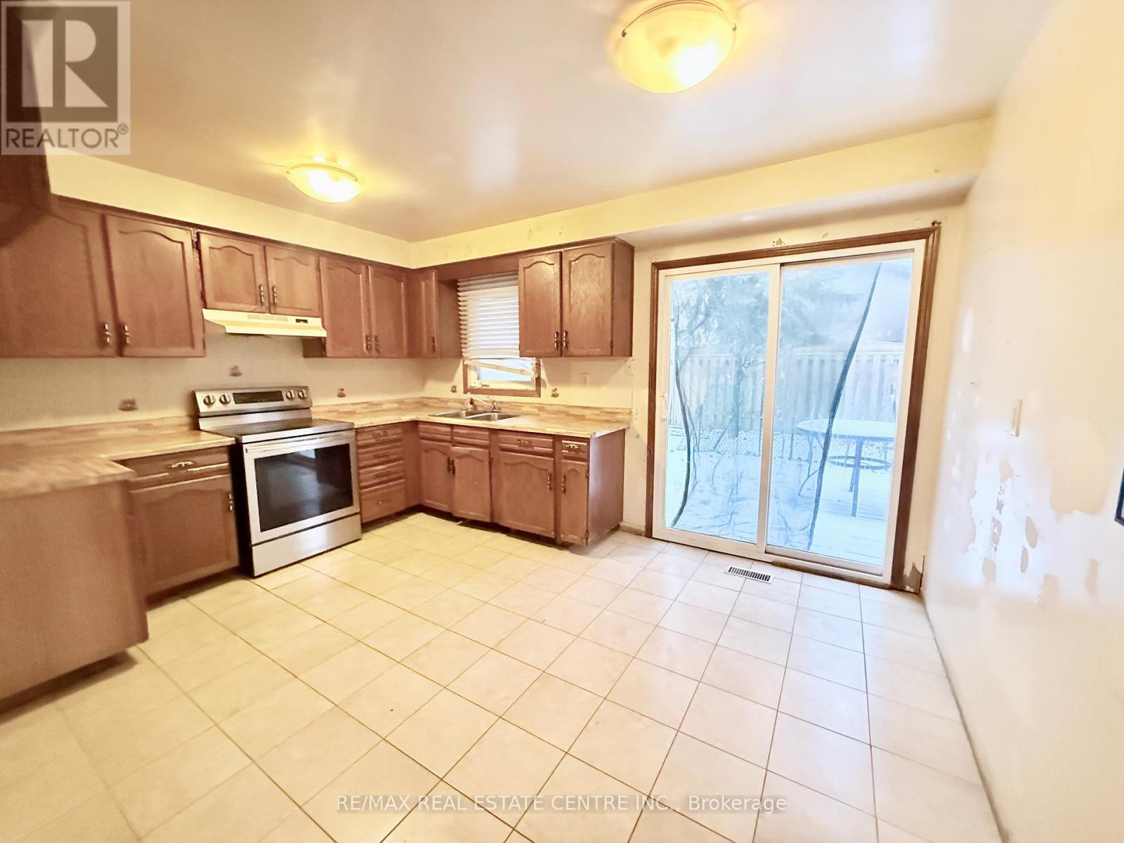 320 Brownridge Drive, Vaughan, Ontario  L4J 5X1 - Photo 6 - N12629144