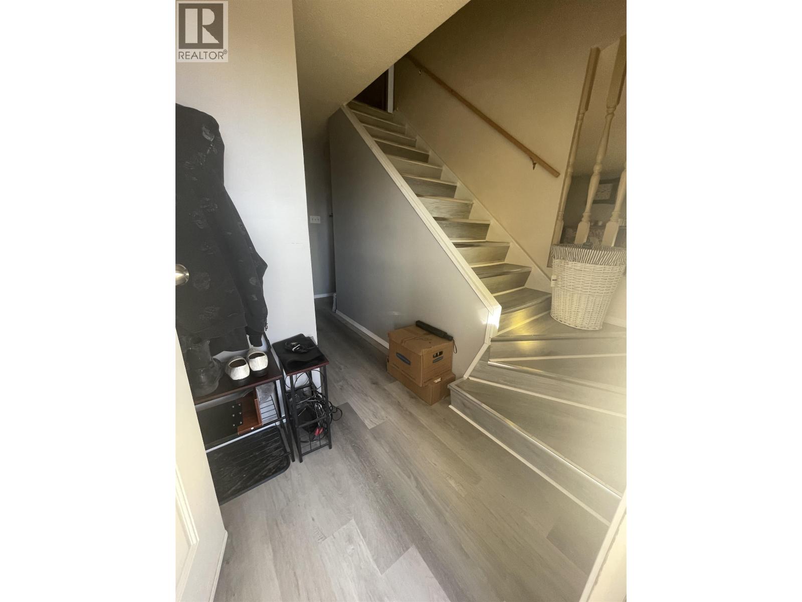 5735 Gairdner Crescent, Fort Nelson, British Columbia  V0C 1R0 - Photo 2 - R3073557