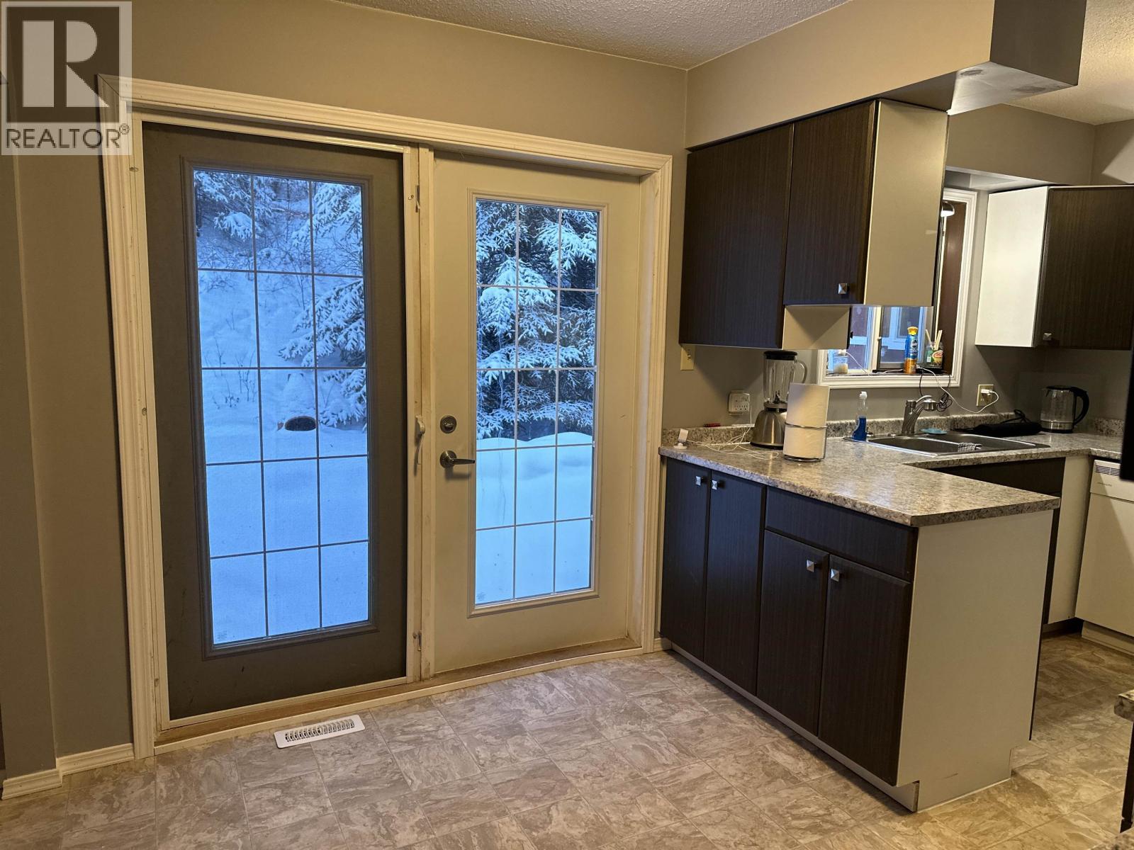 5735 Gairdner Crescent, Fort Nelson, British Columbia  V0C 1R0 - Photo 8 - R3073557