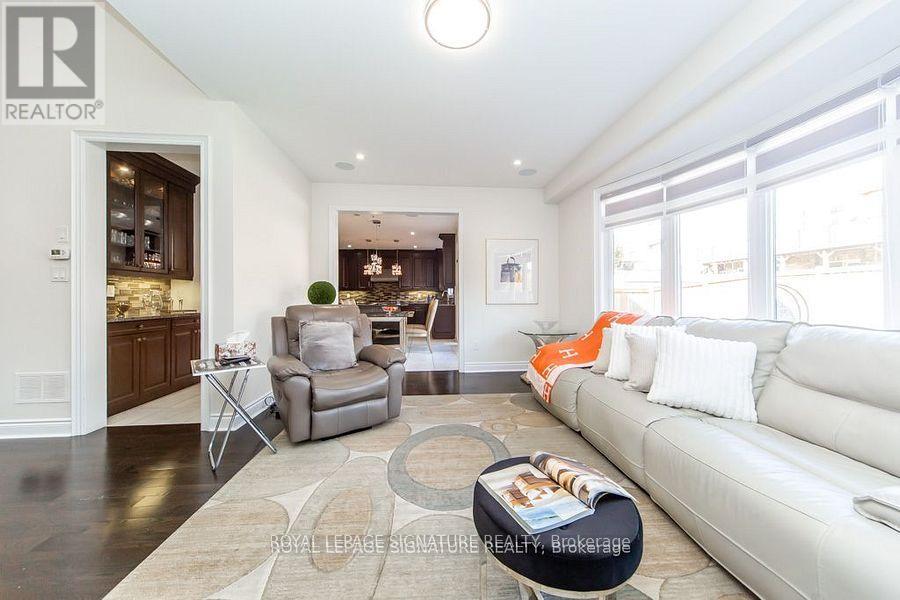 37 Royal West Drive, Brampton, Ontario  L6X 0Z8 - Photo 10 - W12570000