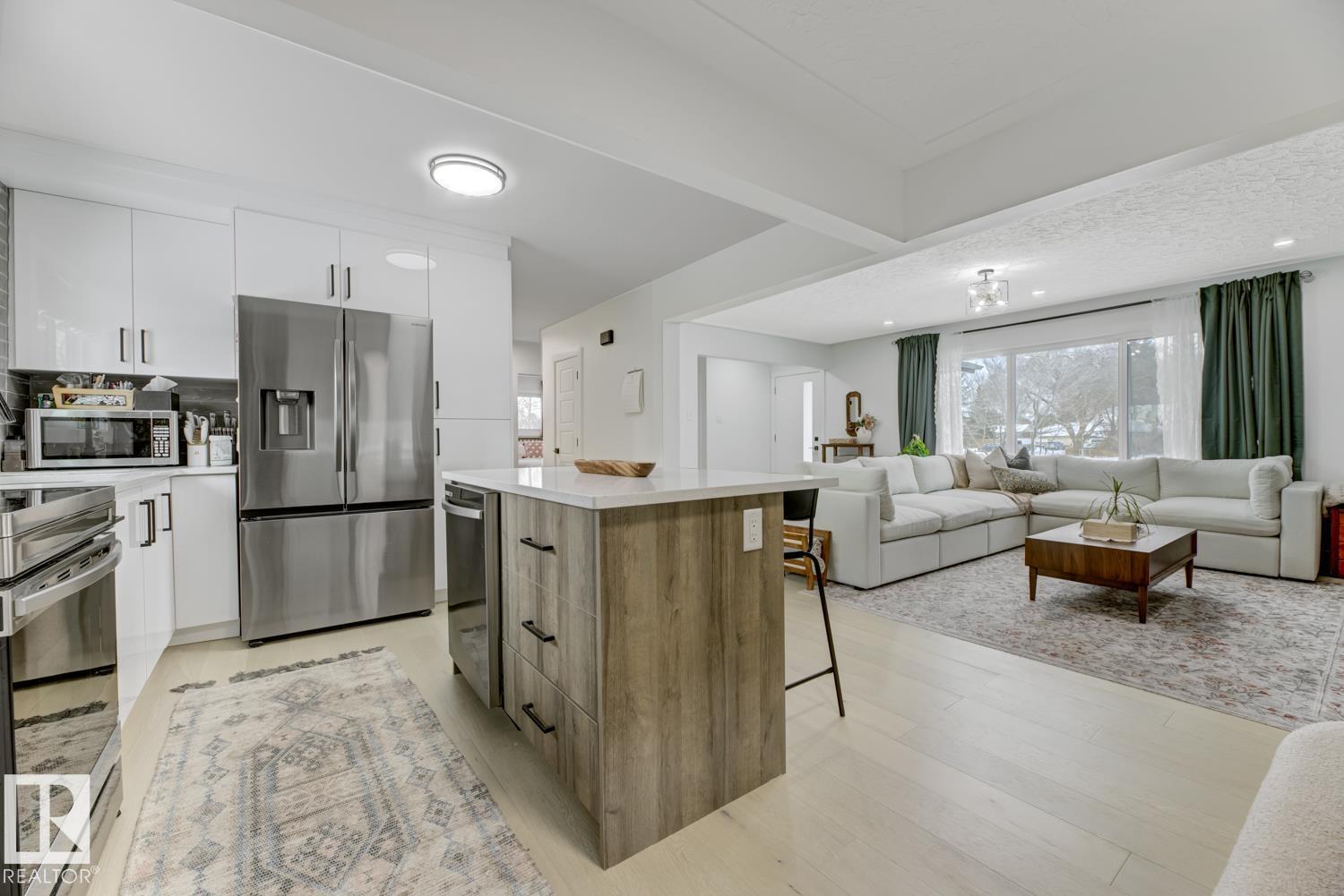 6823 98 Av Nw, Edmonton, Alberta  T6A 0A6 - Photo 1 - E4468002