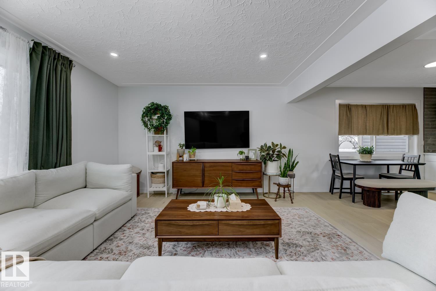 6823 98 Av Nw, Edmonton, Alberta  T6A 0A6 - Photo 5 - E4468002