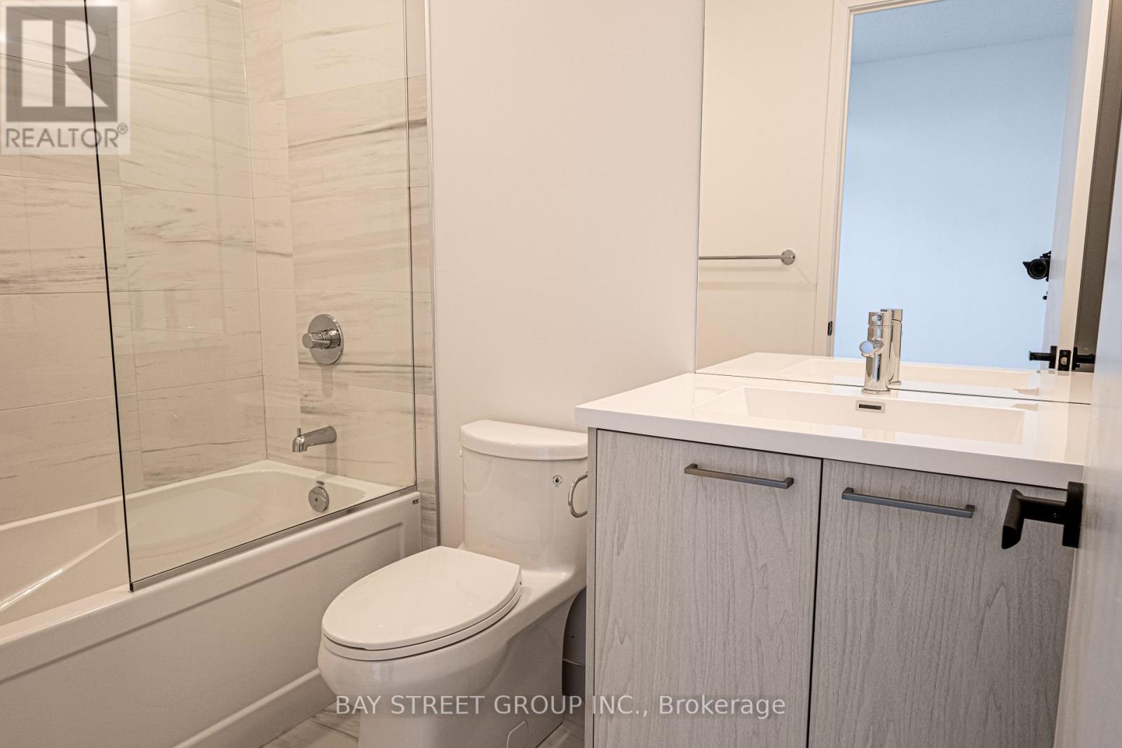 4105 - 28 Interchange Way, Vaughan, Ontario  L4K 0P8 - Photo 7 - N12629176