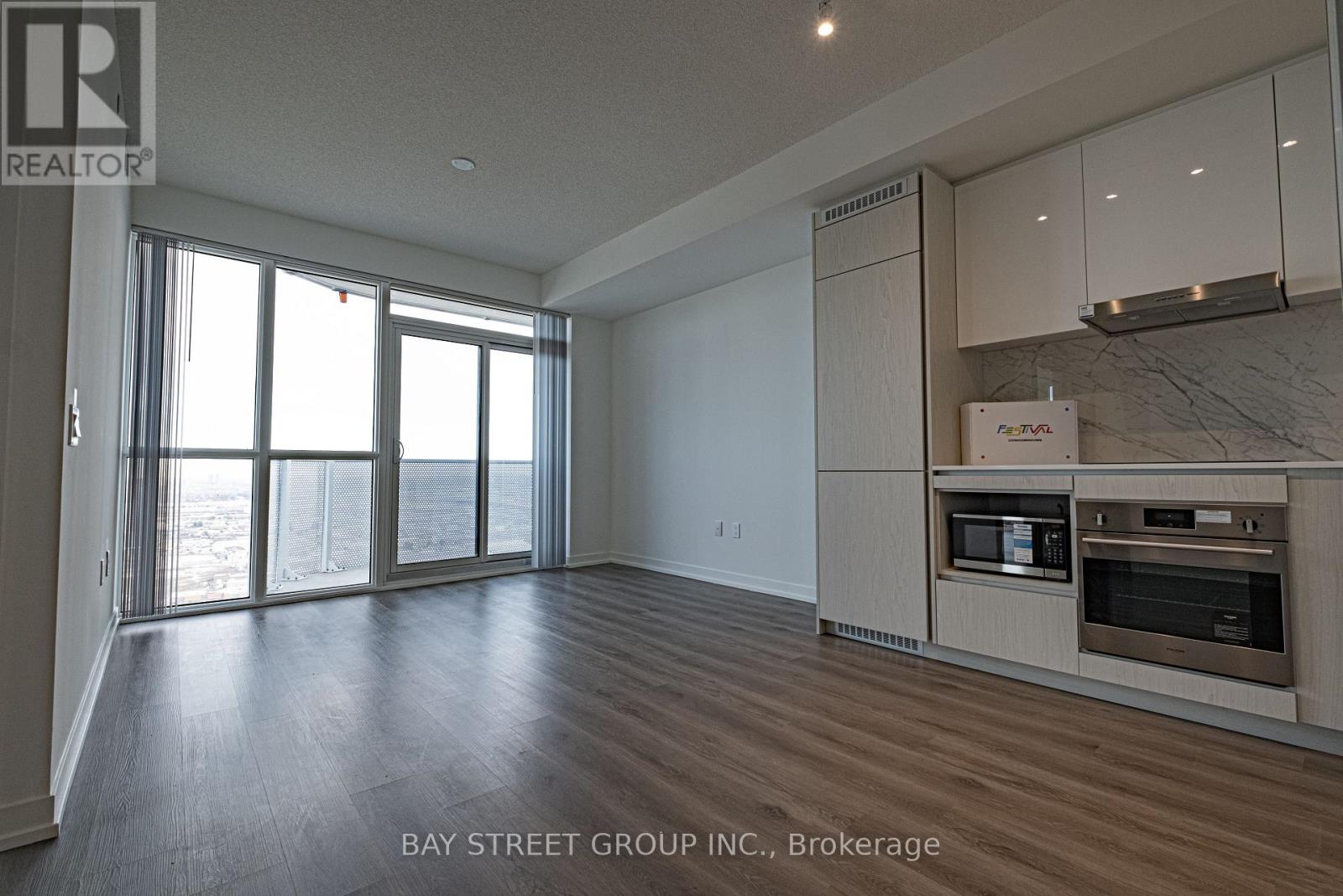 4105 - 28 Interchange Way, Vaughan, Ontario  L4K 0P8 - Photo 9 - N12629176