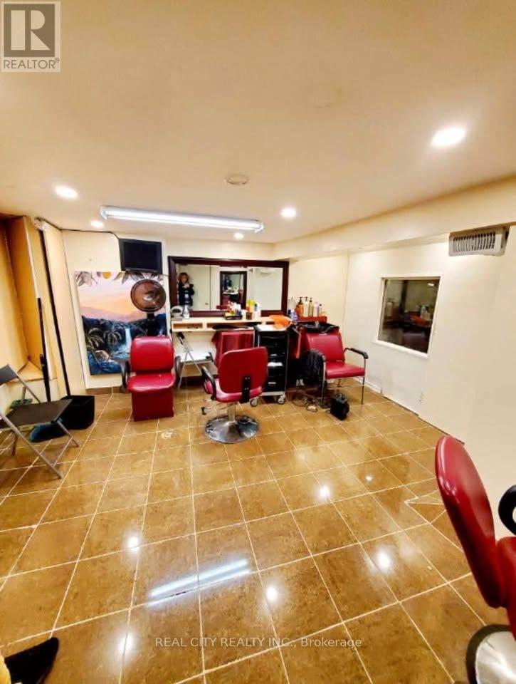 365 Main Street N, Brampton, Ontario  L6X 1N6 - Photo 2 - W12629164