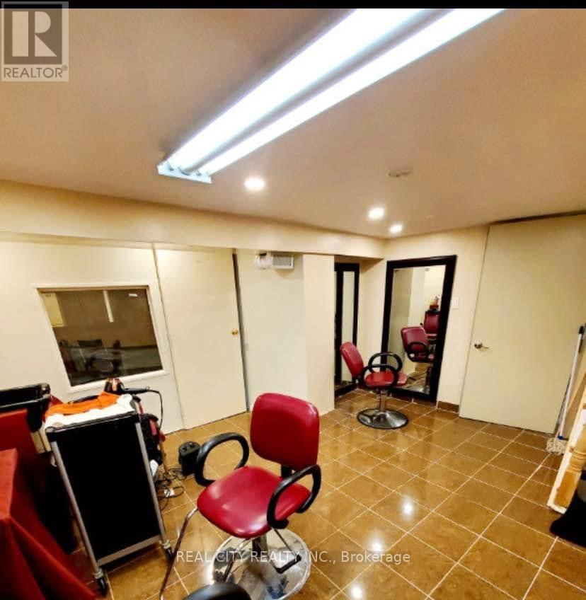 365 Main Street N, Brampton, Ontario  L6X 1N6 - Photo 3 - W12629164