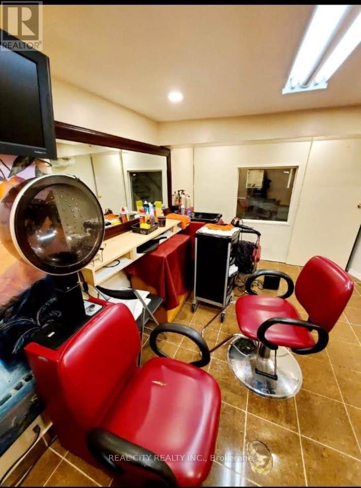 365 Main Street N, Brampton, Ontario  L6X 1N6 - Photo 4 - W12629164