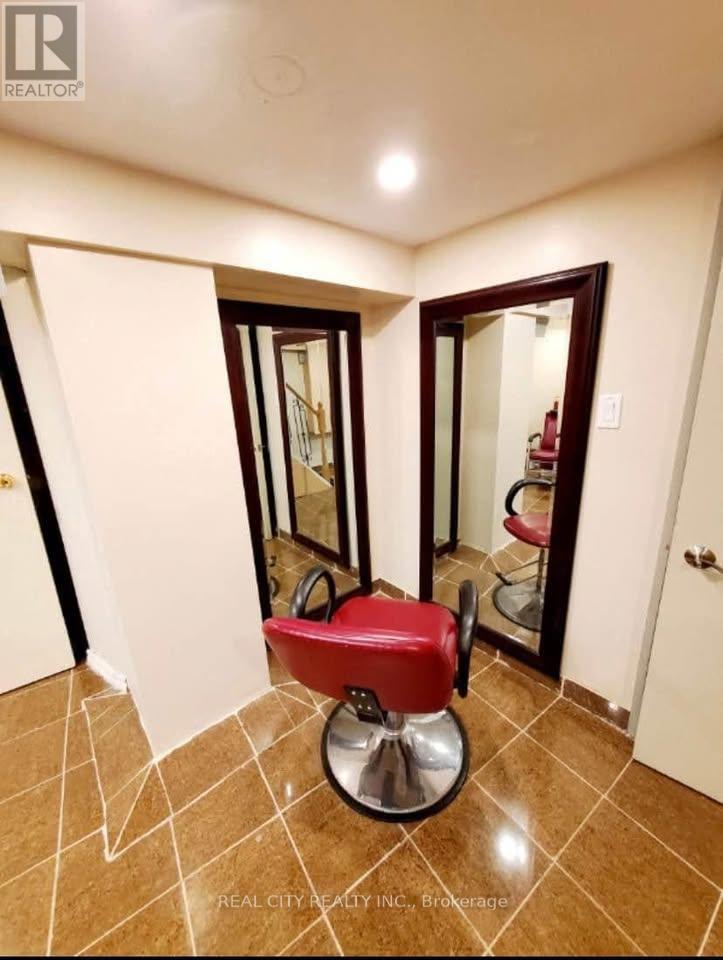 365 Main Street N, Brampton, Ontario  L6X 1N6 - Photo 5 - W12629164