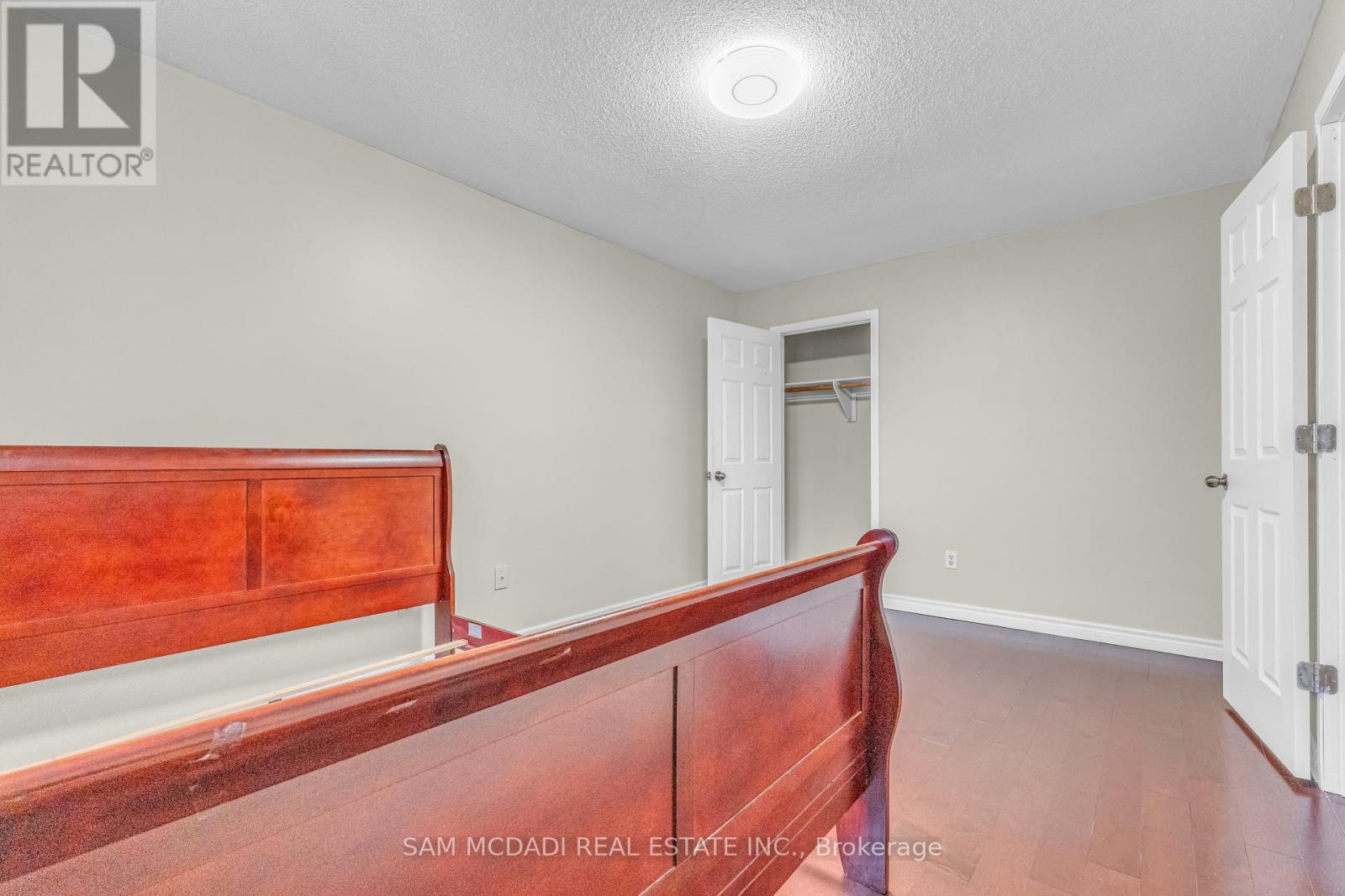 Unit 1 - 734 Woburn Woods Lane, Mississauga, Ontario  L5C 4N1 - Photo 11 - W12629170