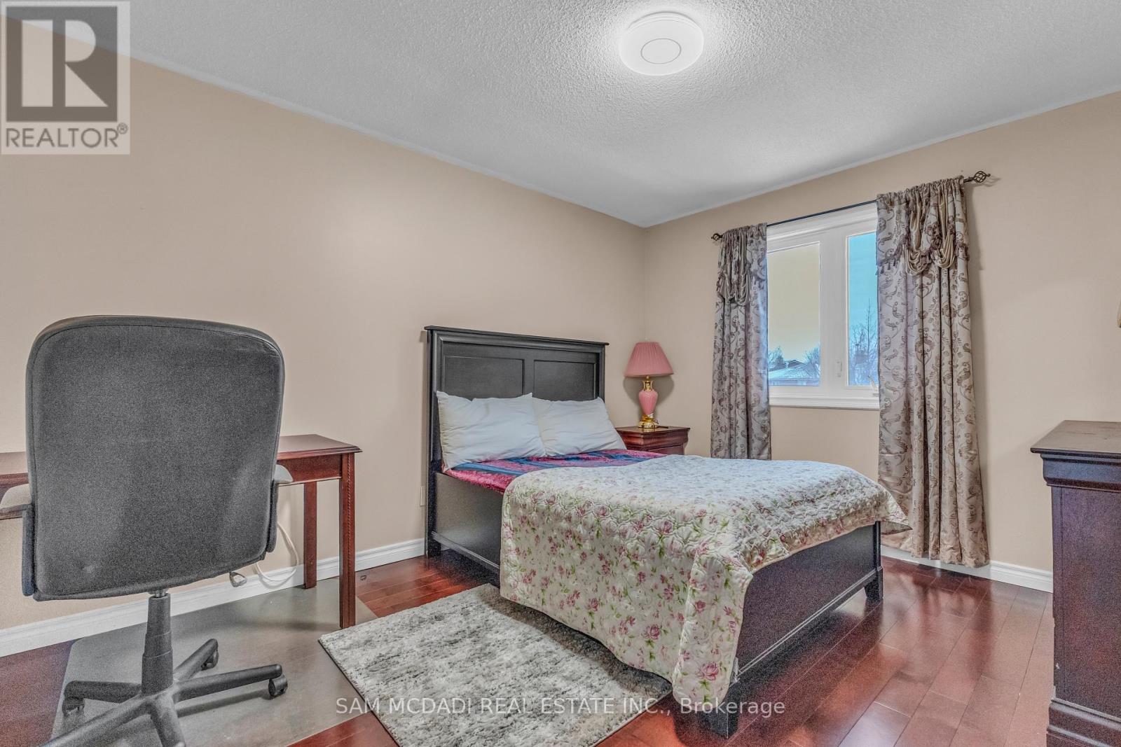 Unit 2 - 734 Woburn Woods Lane, Mississauga, Ontario  L5C 4N1 - Photo 7 - W12629178
