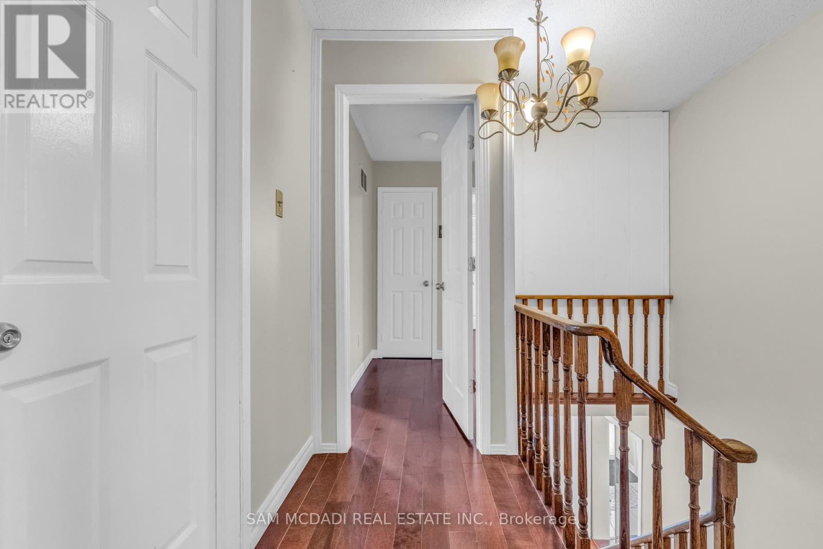 Upper Unit - 734 Woburn Woods Lane, Mississauga, Ontario  L5C 4N1 - Photo 10 - W12629180