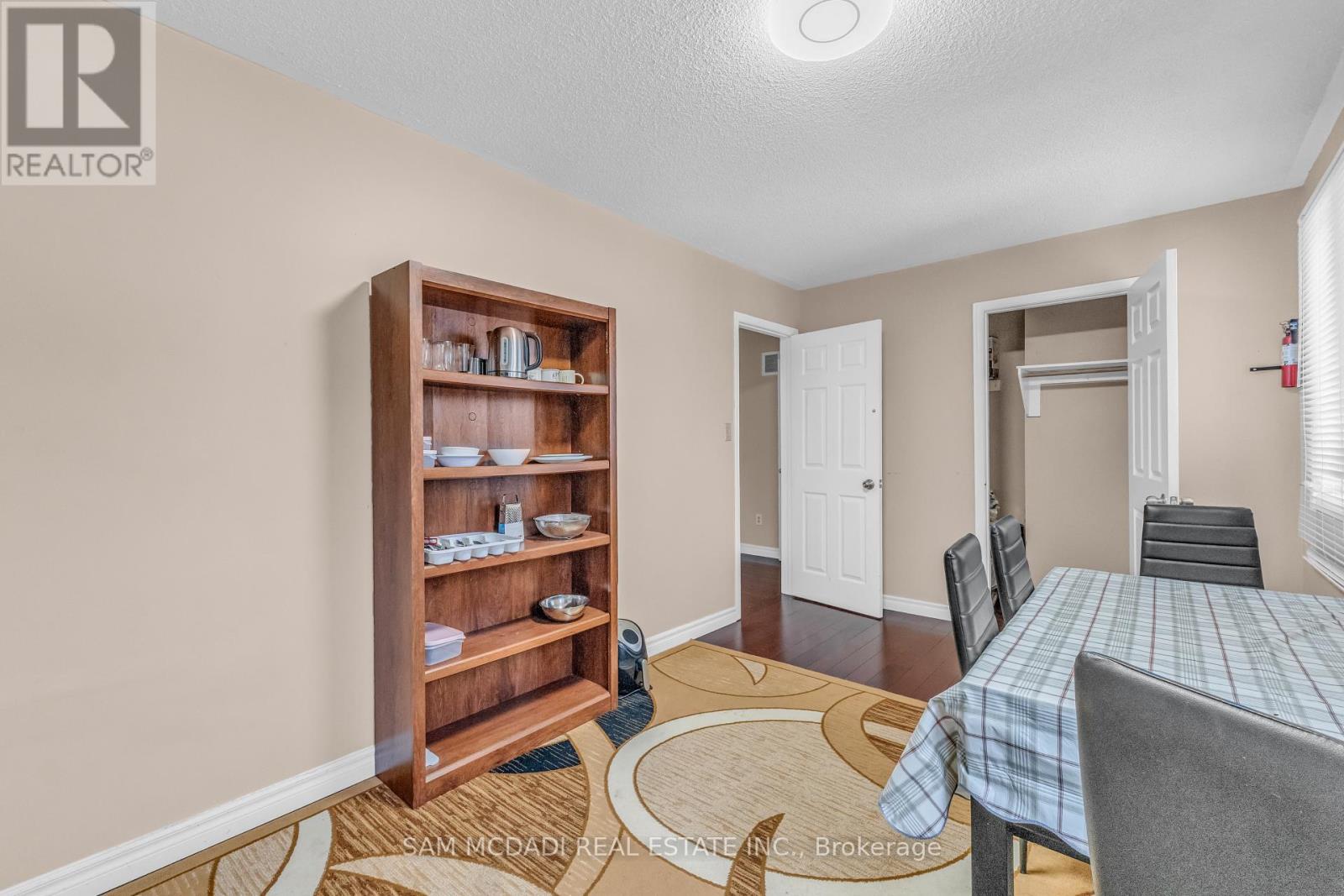 Upper Unit - 734 Woburn Woods Lane, Mississauga, Ontario  L5C 4N1 - Photo 23 - W12629180