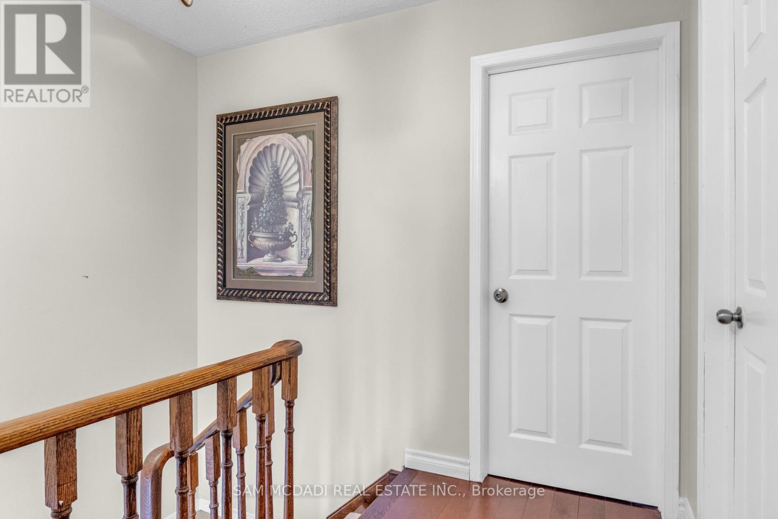 Upper Unit - 734 Woburn Woods Lane, Mississauga, Ontario  L5C 4N1 - Photo 5 - W12629180