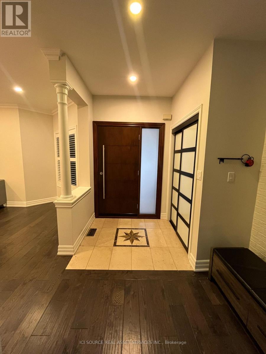 UPPER - 419 SENECA COURT, Newmarket, Ontario