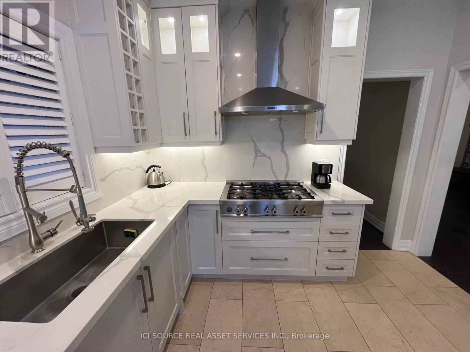 Upper - 419 Seneca Court, Newmarket (Summerhill Estates), Ontario  L3X 2C8 - Photo 12 - N12629196