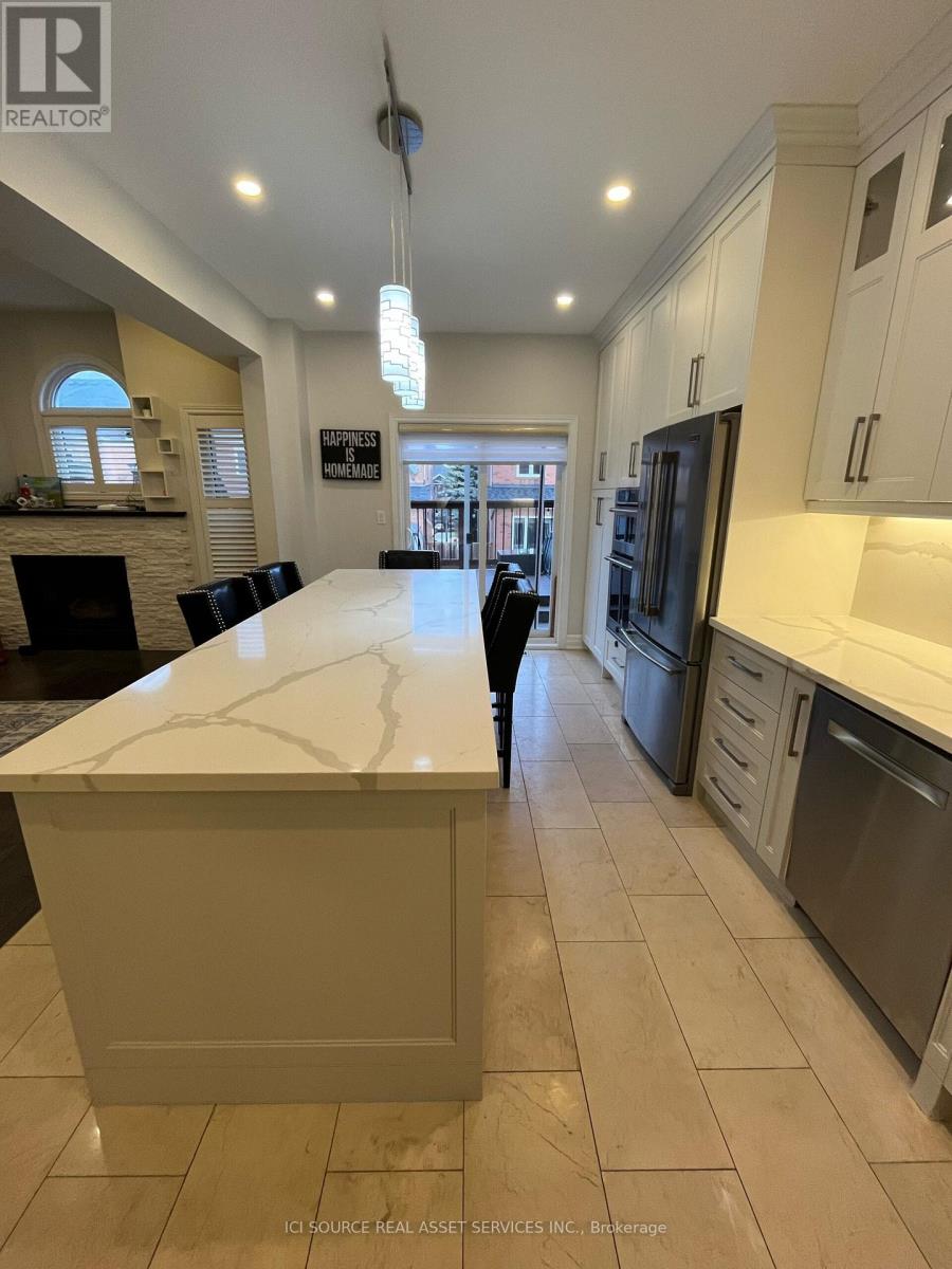 Upper - 419 Seneca Court, Newmarket (Summerhill Estates), Ontario  L3X 2C8 - Photo 13 - N12629196