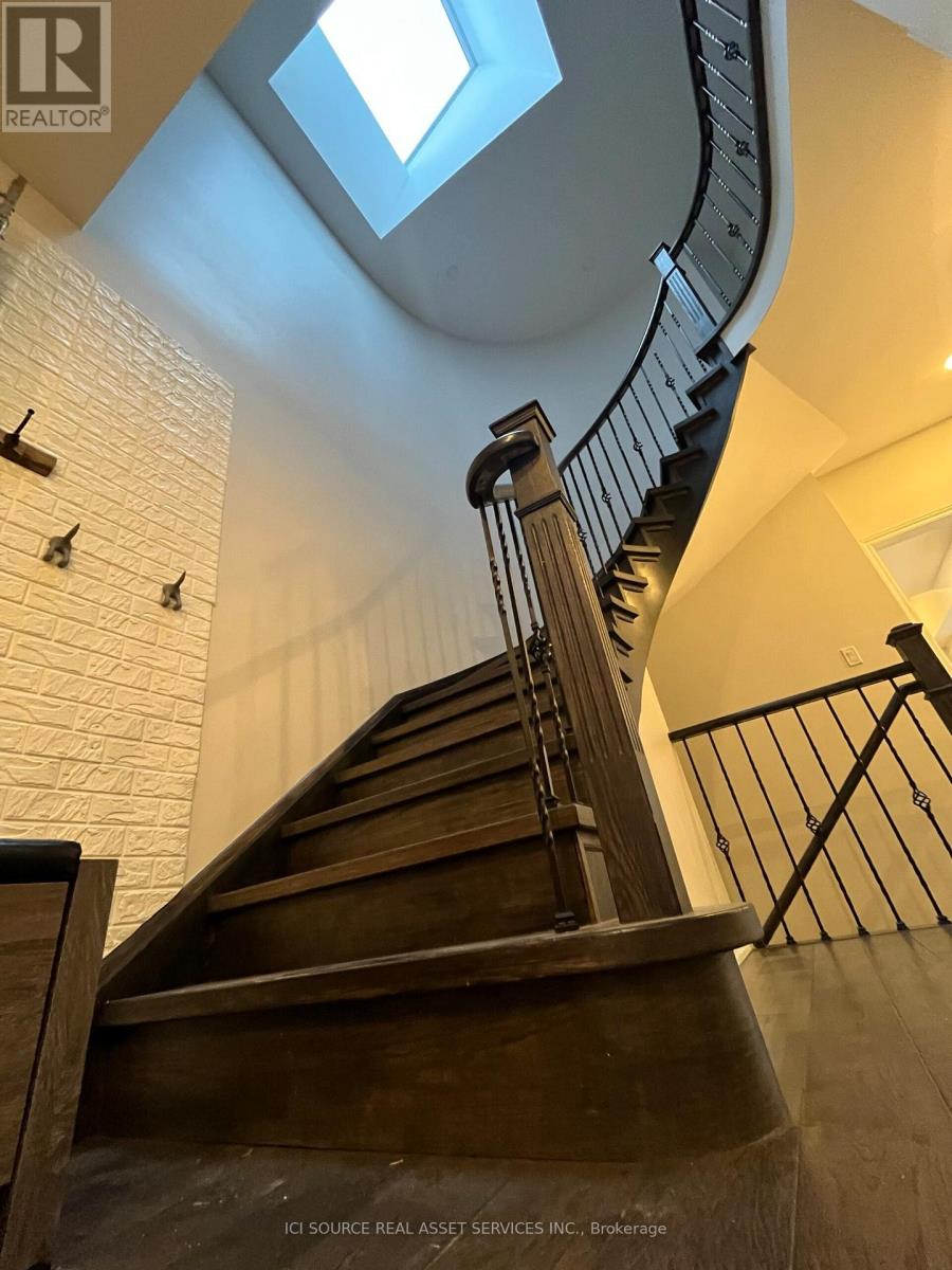 Upper - 419 Seneca Court, Newmarket (Summerhill Estates), Ontario  L3X 2C8 - Photo 20 - N12629196