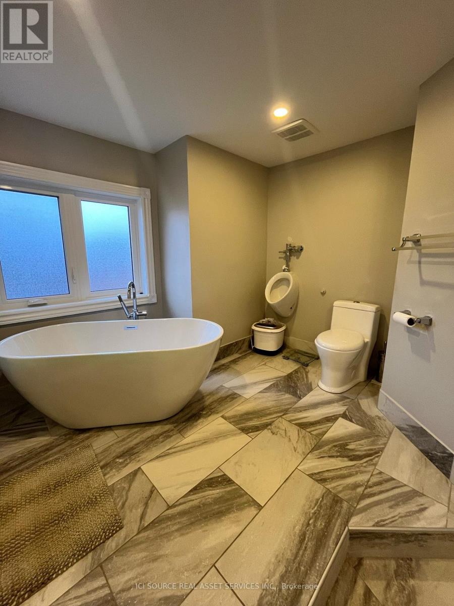 Upper - 419 Seneca Court, Newmarket (Summerhill Estates), Ontario  L3X 2C8 - Photo 28 - N12629196