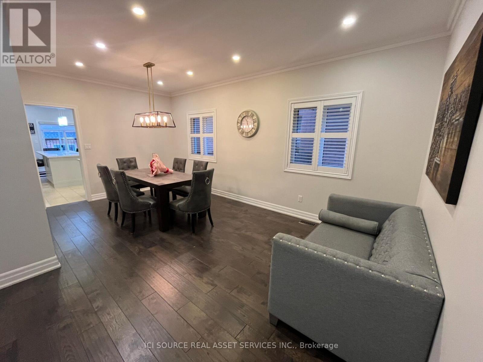 Upper - 419 Seneca Court, Newmarket (Summerhill Estates), Ontario  L3X 2C8 - Photo 3 - N12629196