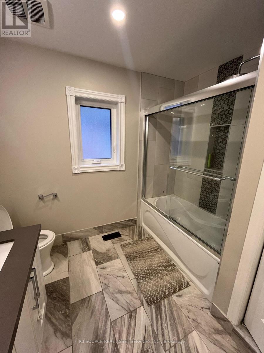 Upper - 419 Seneca Court, Newmarket (Summerhill Estates), Ontario  L3X 2C8 - Photo 31 - N12629196