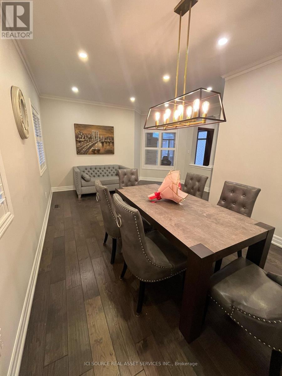 Upper - 419 Seneca Court, Newmarket (Summerhill Estates), Ontario  L3X 2C8 - Photo 5 - N12629196