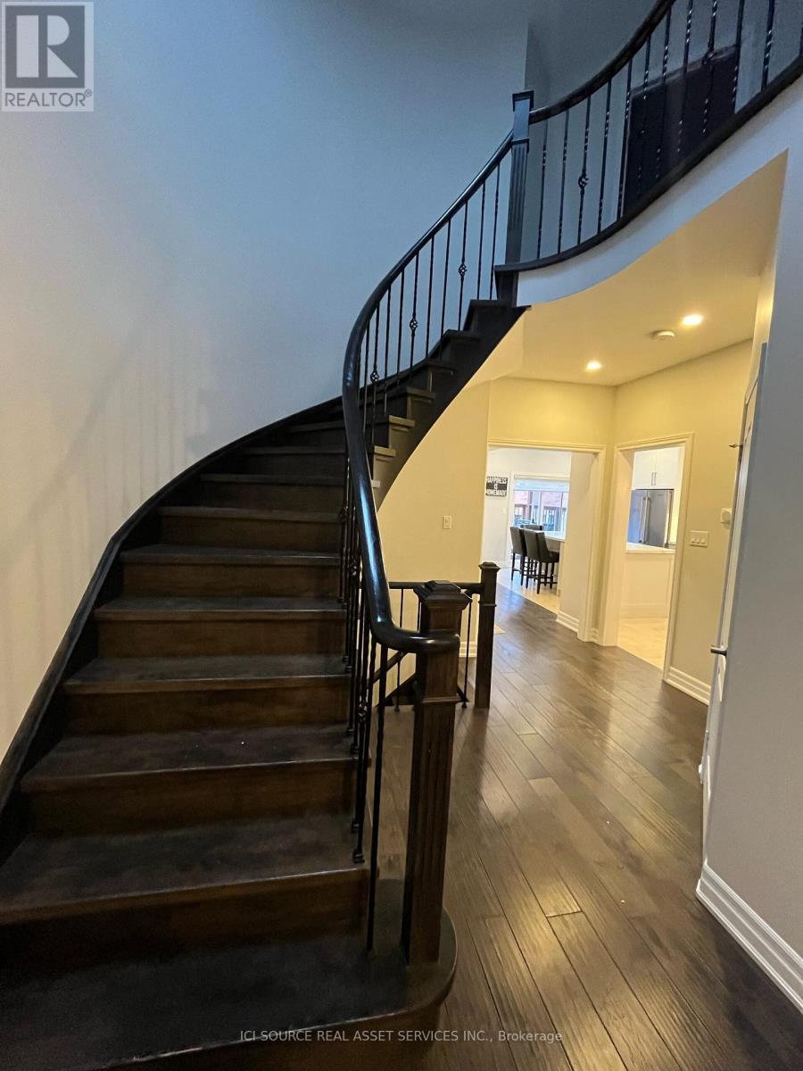 Upper - 419 Seneca Court, Newmarket (Summerhill Estates), Ontario  L3X 2C8 - Photo 6 - N12629196