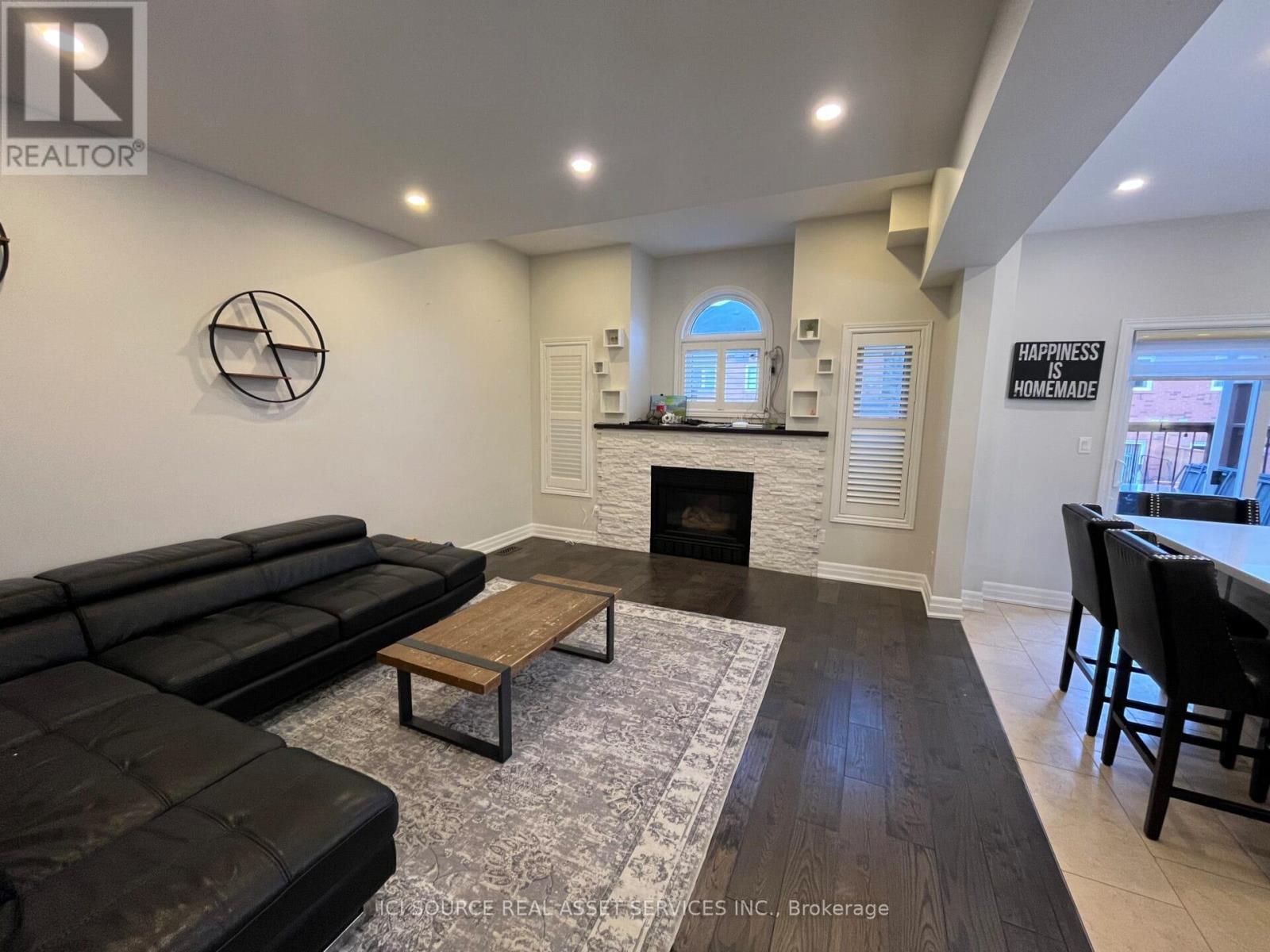 Upper - 419 Seneca Court, Newmarket (Summerhill Estates), Ontario  L3X 2C8 - Photo 8 - N12629196