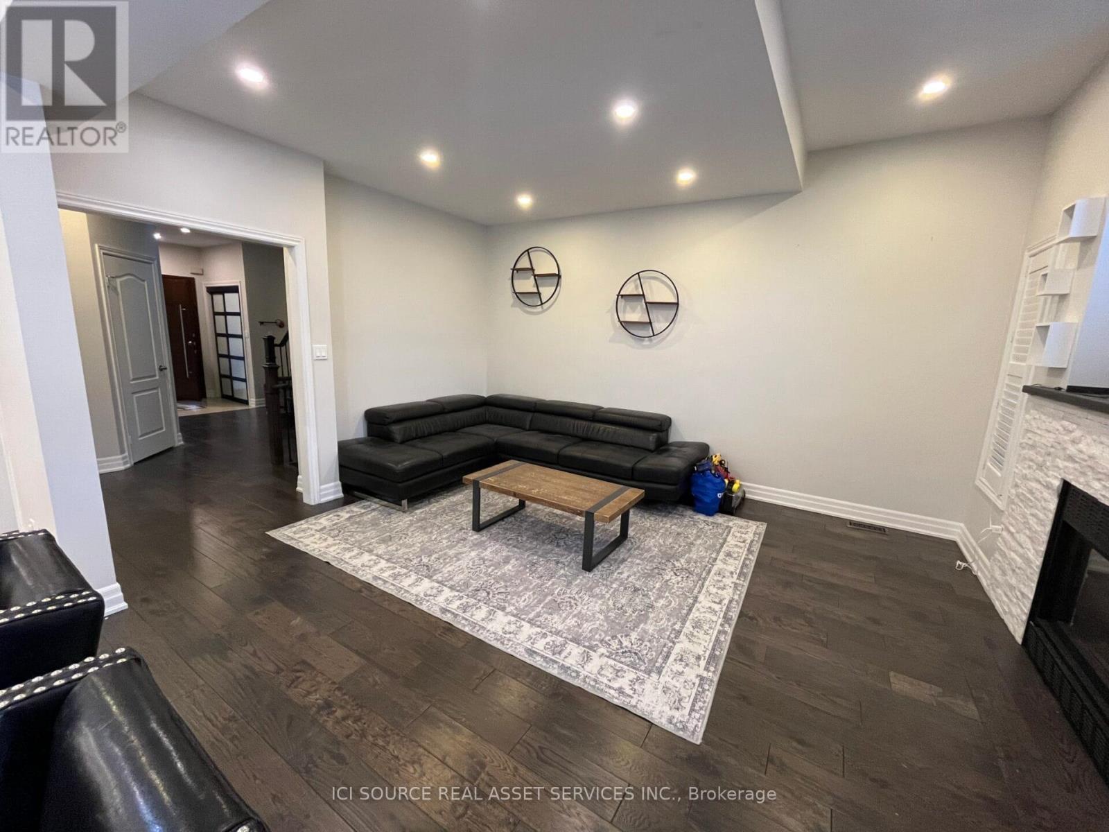 Upper - 419 Seneca Court, Newmarket (Summerhill Estates), Ontario  L3X 2C8 - Photo 9 - N12629196