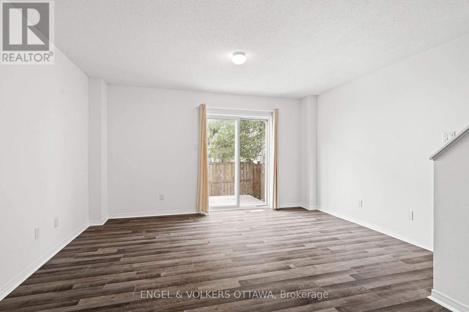 142 Wharhol Private, Ottawa, Ontario K2H 1G5 - Photo 25 - X12463500