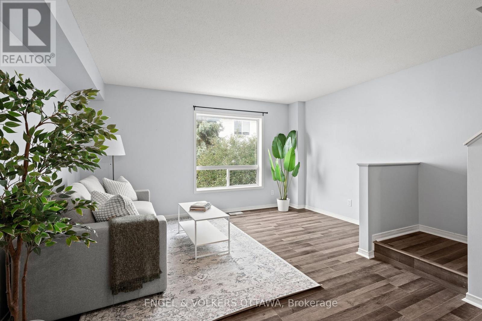 142 Wharhol Private, Ottawa, Ontario K2H 1G5 - Photo 12 - X12463500