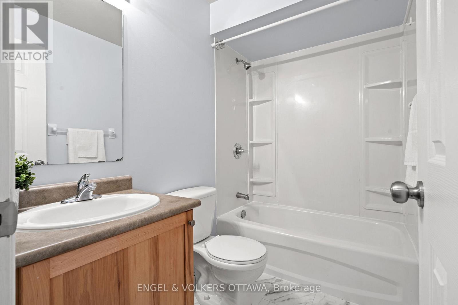 142 Wharhol Private, Ottawa, Ontario K2H 1G5 - Photo 19 - X12463500