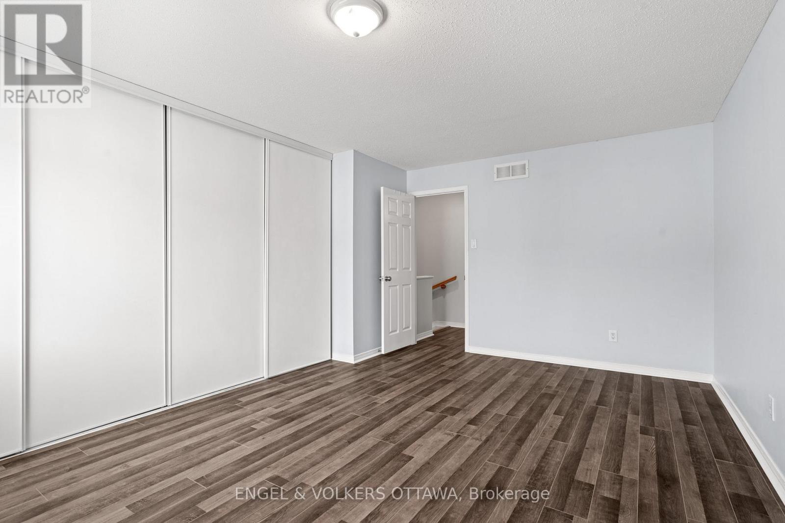 142 Wharhol Private, Ottawa, Ontario K2H 1G5 - Photo 22 - X12463500