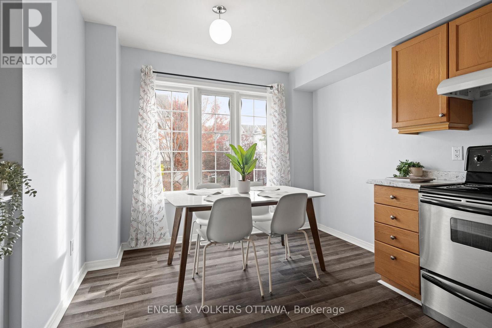 142 Wharhol Private, Ottawa, Ontario K2H 1G5 - Photo 6 - X12463500