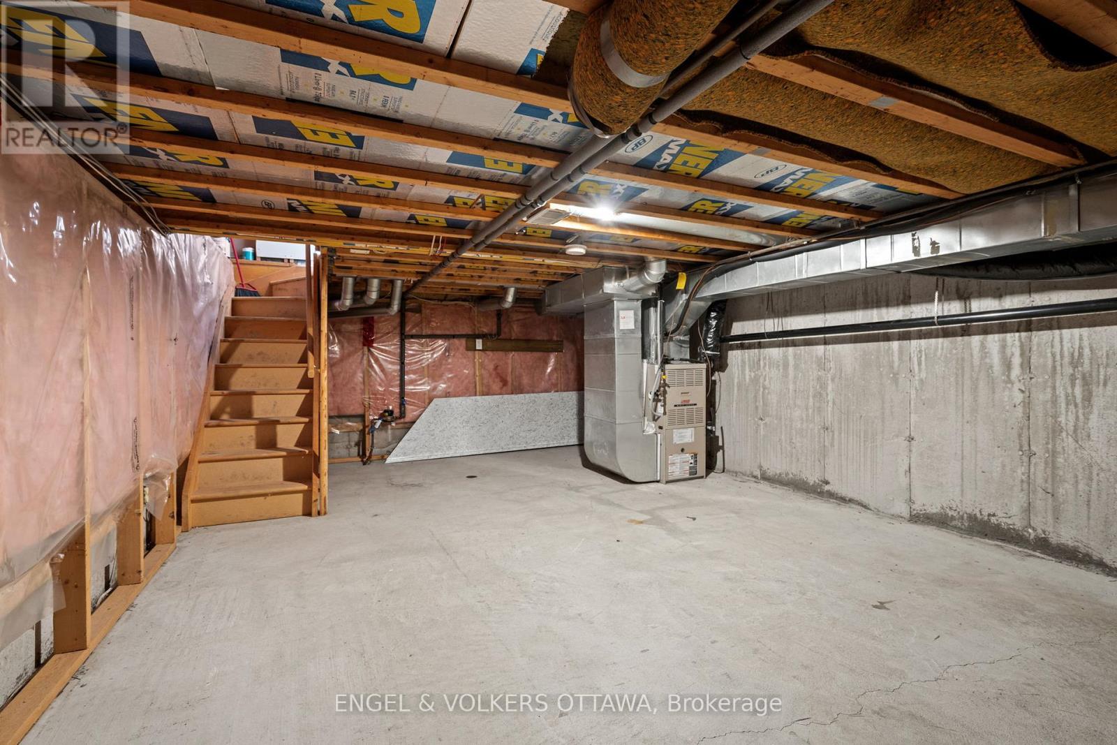 142 Wharhol Private, Ottawa, Ontario K2H 1G5 - Photo 28 - X12463500