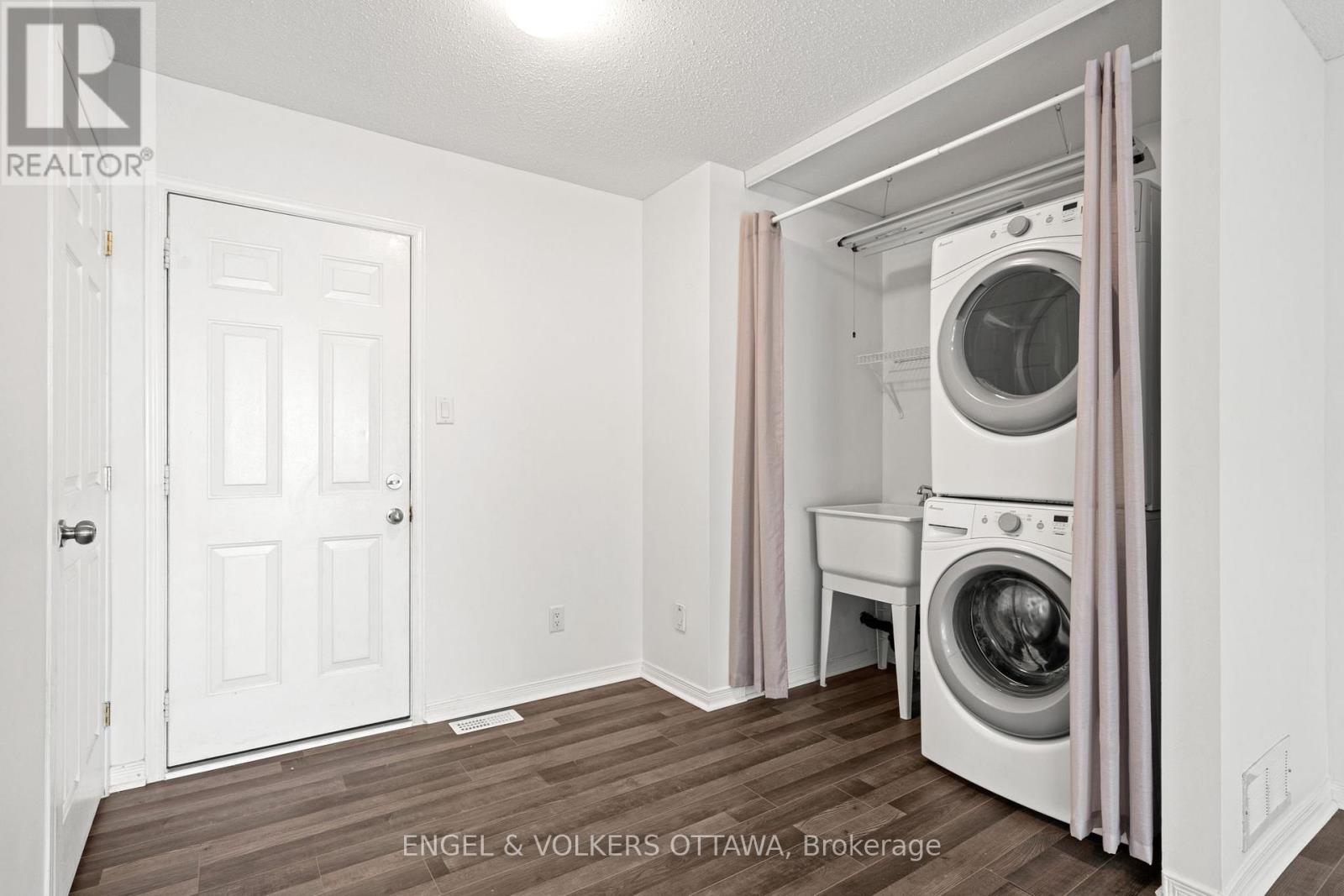 142 Wharhol Private, Ottawa, Ontario K2H 1G5 - Photo 27 - X12463500