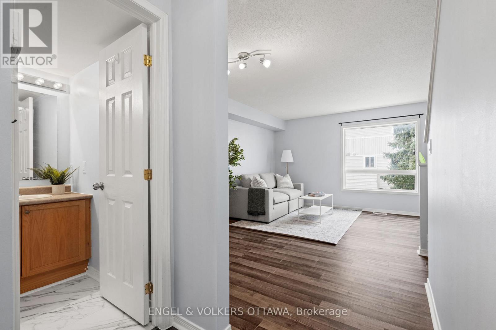 142 Wharhol Private, Ottawa, Ontario K2H 1G5 - Photo 7 - X12463500