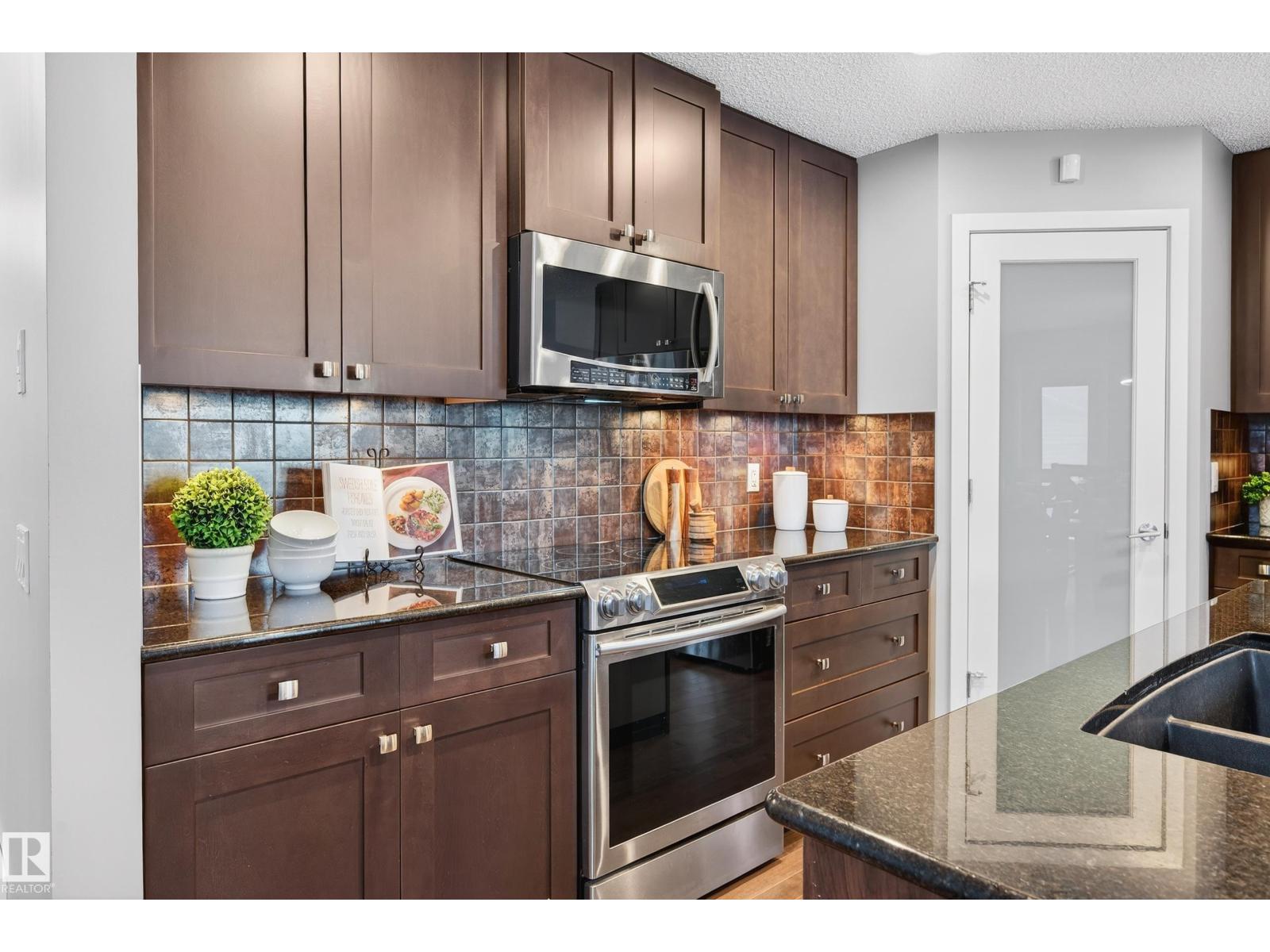 21711 85 Av Nw, Edmonton, Alberta  T5T 2J6 - Photo 3 - E4468003