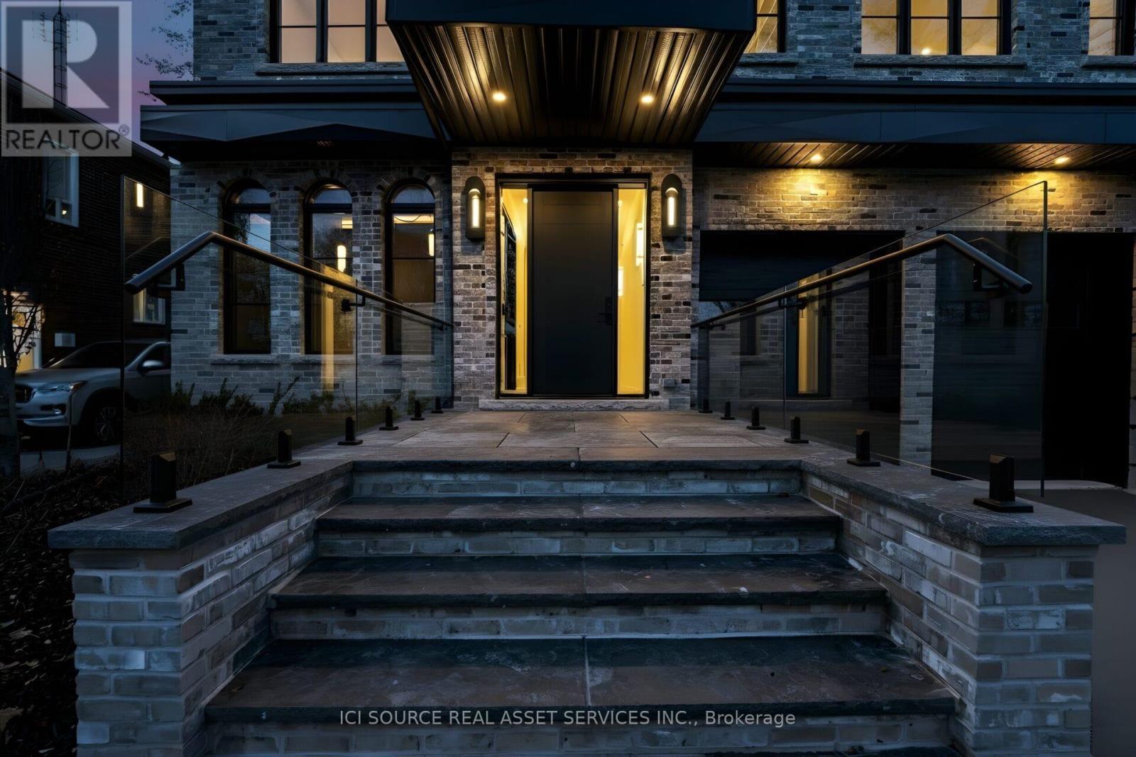 38 RIDGEVALE DRIVE, Toronto, Ontario
