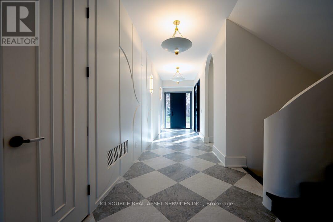 38 Ridgevale Drive, Toronto, Ontario  M6A 1K8 - Photo 3 - C12629210