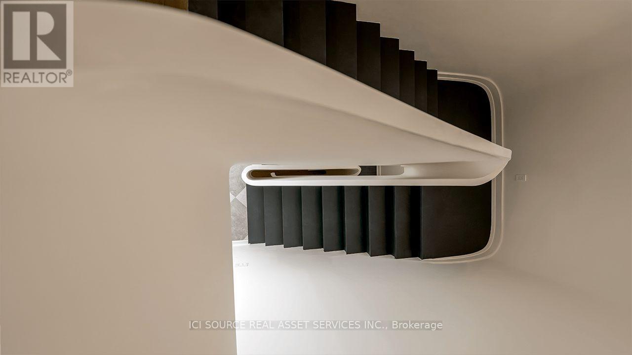 38 Ridgevale Drive, Toronto, Ontario  M6A 1K8 - Photo 32 - C12629210