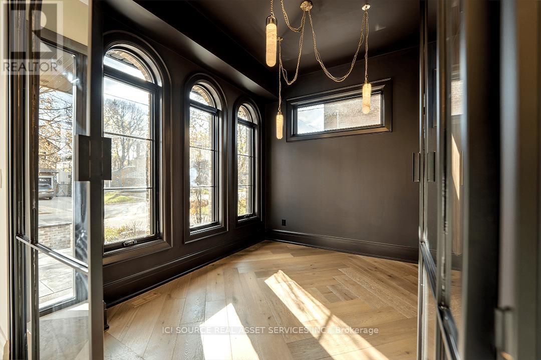 38 Ridgevale Drive, Toronto, Ontario  M6A 1K8 - Photo 4 - C12629210